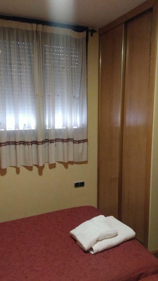 Hostal Puerta del Valle La Cistérniga Esterno foto