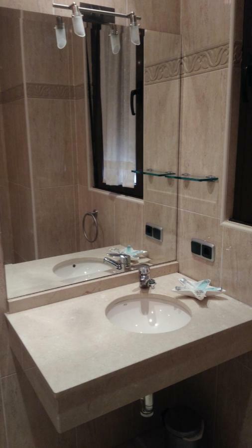 Hostal Puerta del Valle La Cistérniga Esterno foto