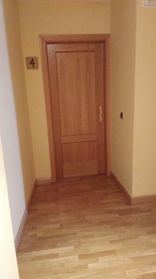 Hostal Puerta del Valle La Cistérniga Esterno foto
